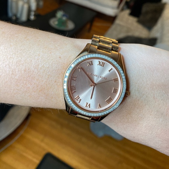 Micheal Kors rose gold watch - Picture 2 of 5